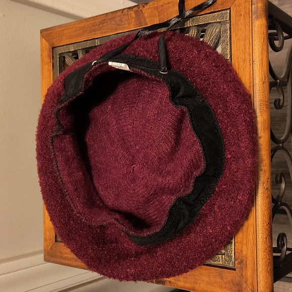 🆕 Ladies Burgundy Acrylic Beret Hat - Picture 5 of 5